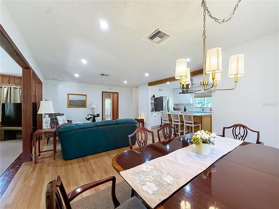 For Sale: $375,000 (3 beds, 2 baths, 1716 Square Feet)