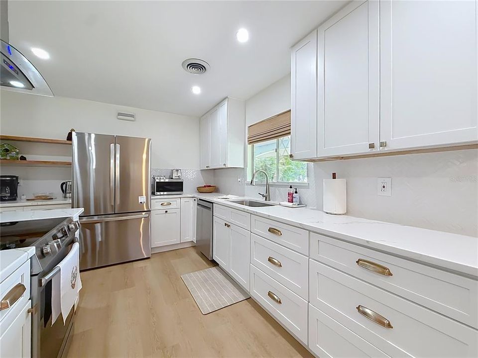 For Sale: $375,000 (3 beds, 2 baths, 1716 Square Feet)