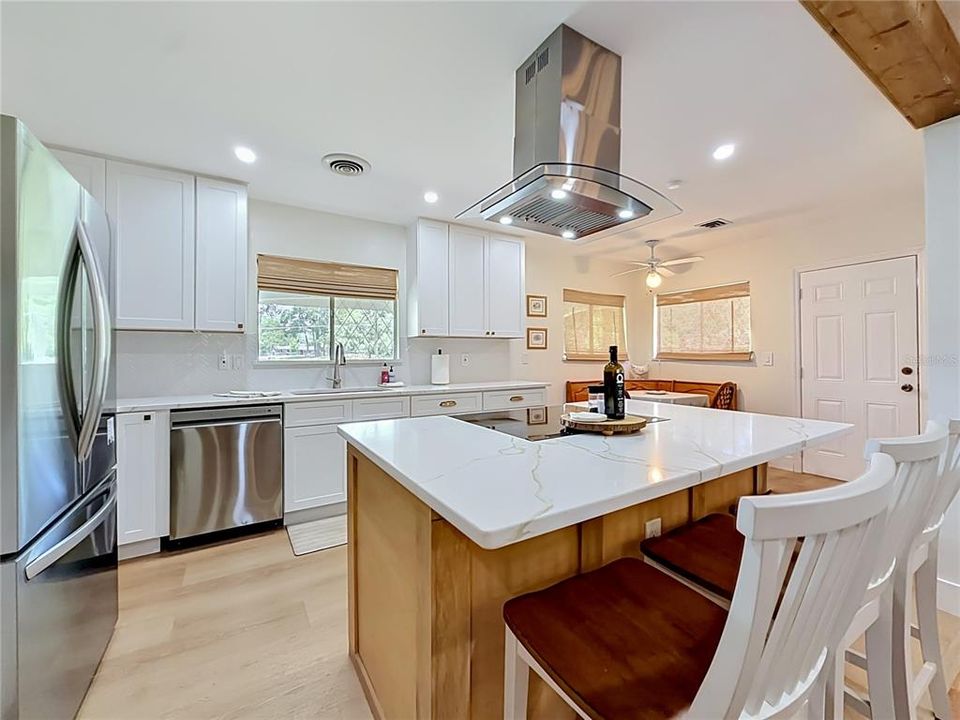 For Sale: $375,000 (3 beds, 2 baths, 1716 Square Feet)
