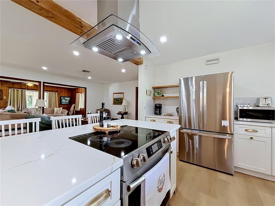 For Sale: $375,000 (3 beds, 2 baths, 1716 Square Feet)