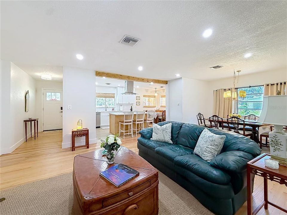 For Sale: $375,000 (3 beds, 2 baths, 1716 Square Feet)