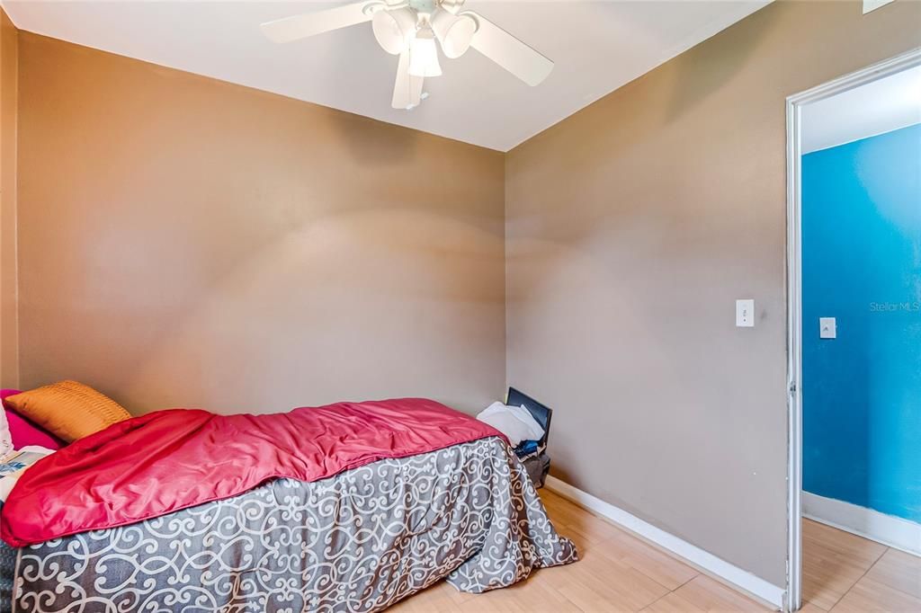 For Sale: $300,000 (3 beds, 1 baths, 1008 Square Feet)
