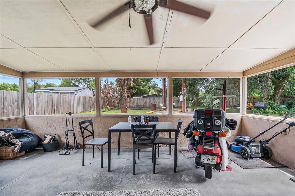 For Sale: $300,000 (3 beds, 1 baths, 1008 Square Feet)