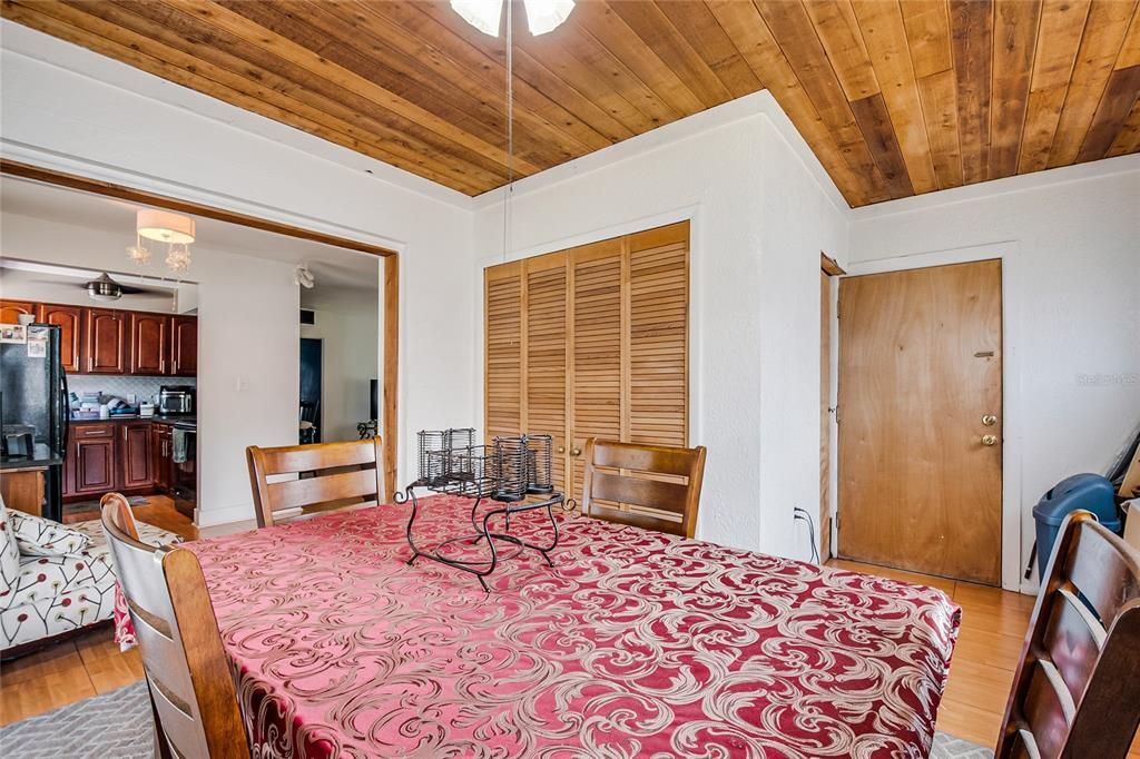 For Sale: $300,000 (3 beds, 1 baths, 1008 Square Feet)