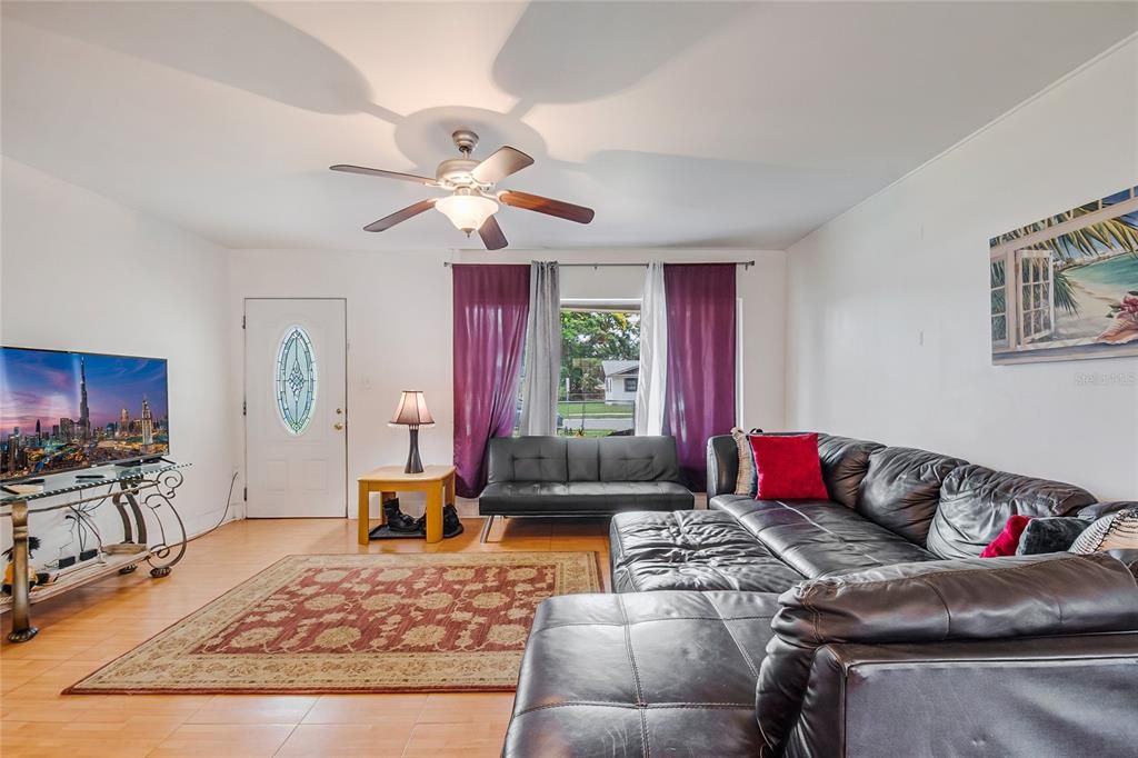 For Sale: $300,000 (3 beds, 1 baths, 1008 Square Feet)