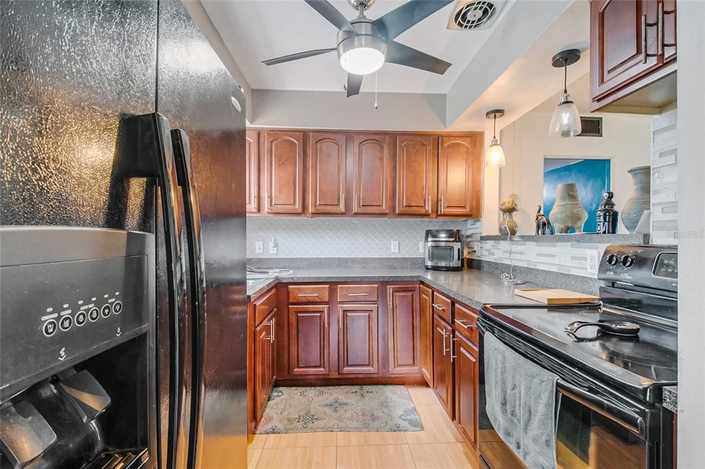 For Sale: $300,000 (3 beds, 1 baths, 1008 Square Feet)