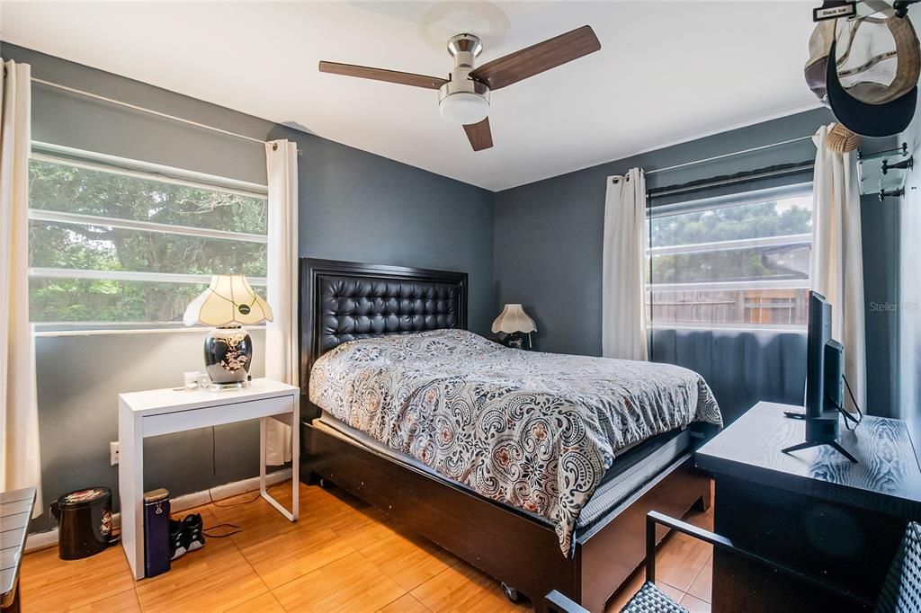 For Sale: $300,000 (3 beds, 1 baths, 1008 Square Feet)