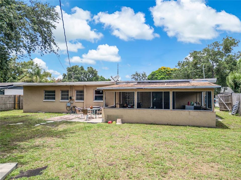 For Sale: $300,000 (3 beds, 1 baths, 1008 Square Feet)