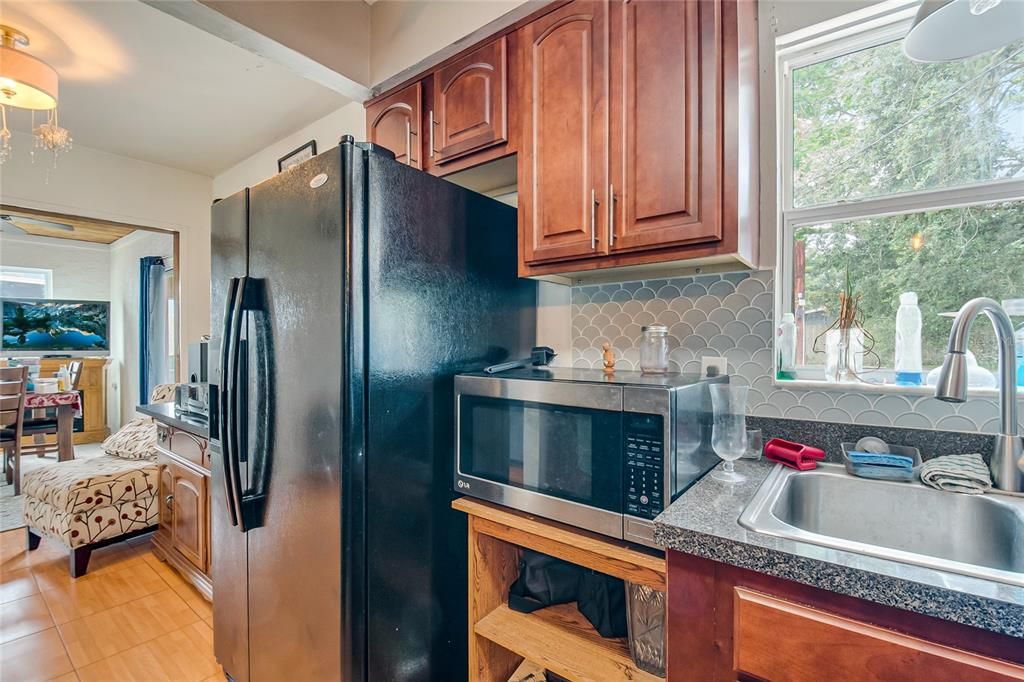 For Sale: $300,000 (3 beds, 1 baths, 1008 Square Feet)