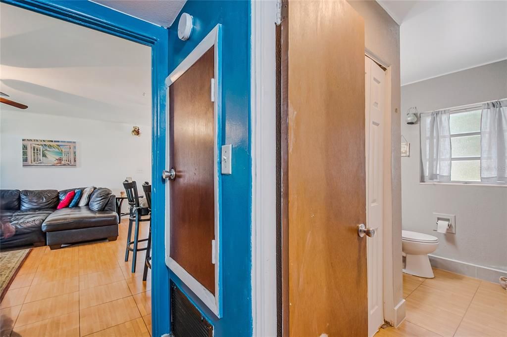 For Sale: $300,000 (3 beds, 1 baths, 1008 Square Feet)
