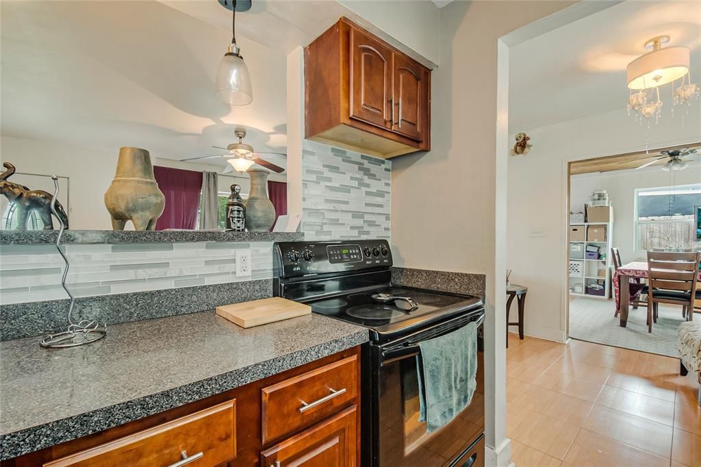 For Sale: $300,000 (3 beds, 1 baths, 1008 Square Feet)