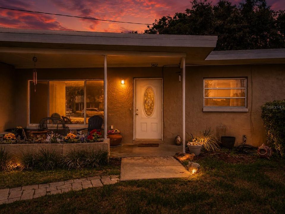For Sale: $300,000 (3 beds, 1 baths, 1008 Square Feet)