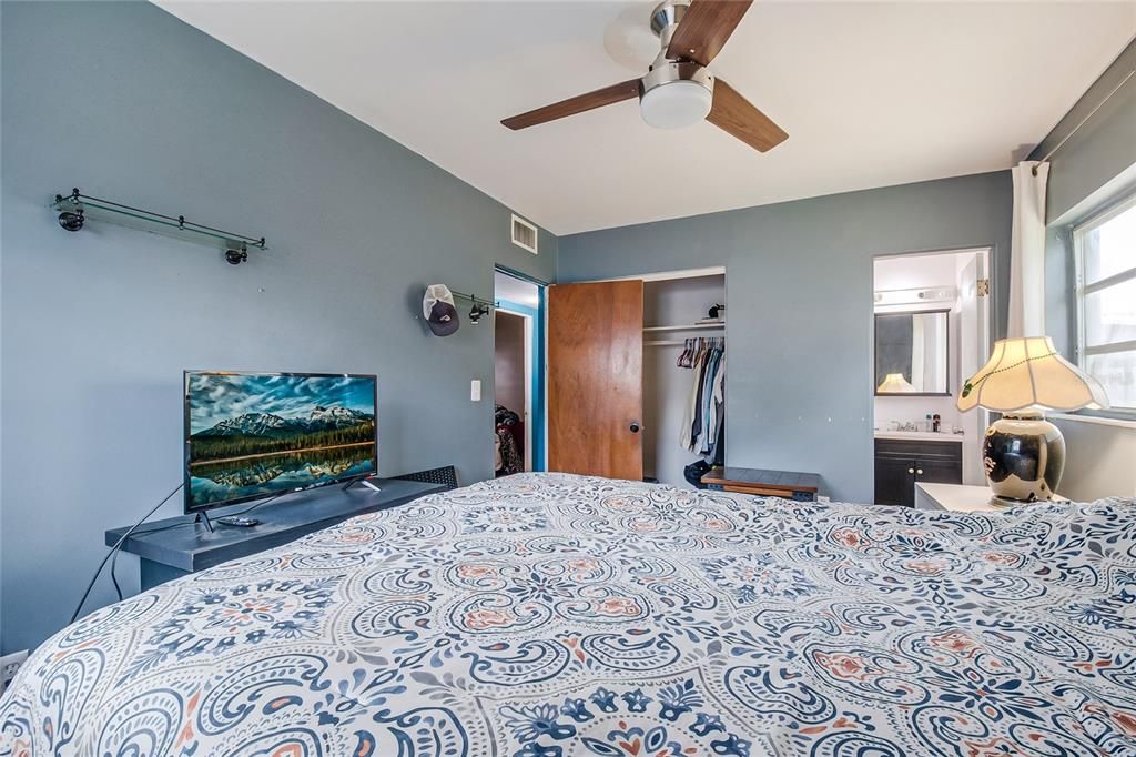 For Sale: $300,000 (3 beds, 1 baths, 1008 Square Feet)