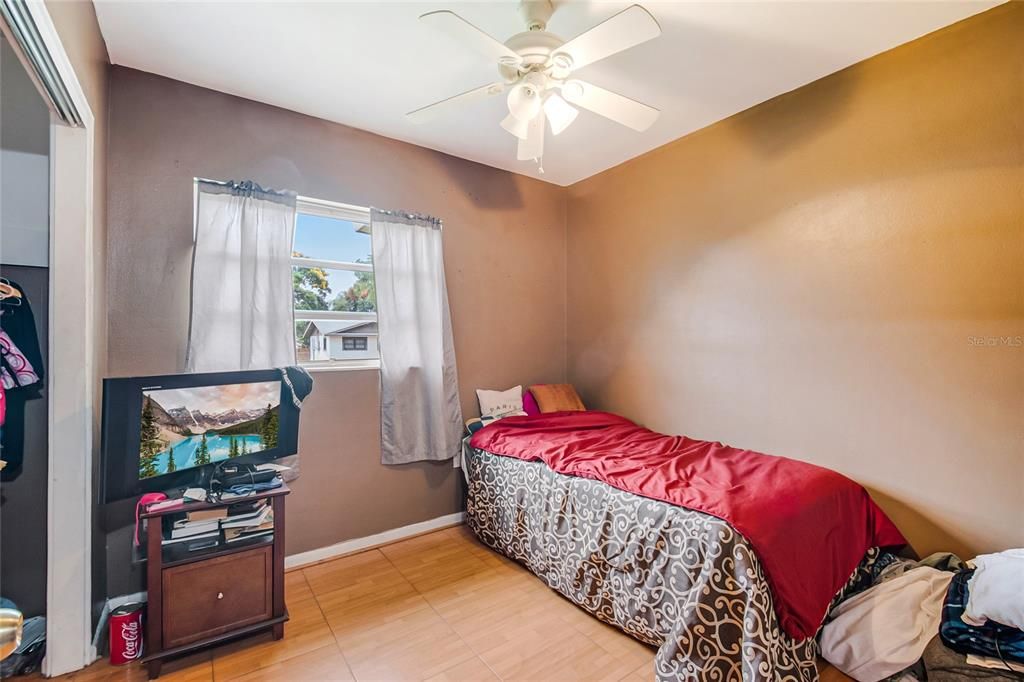 For Sale: $300,000 (3 beds, 1 baths, 1008 Square Feet)