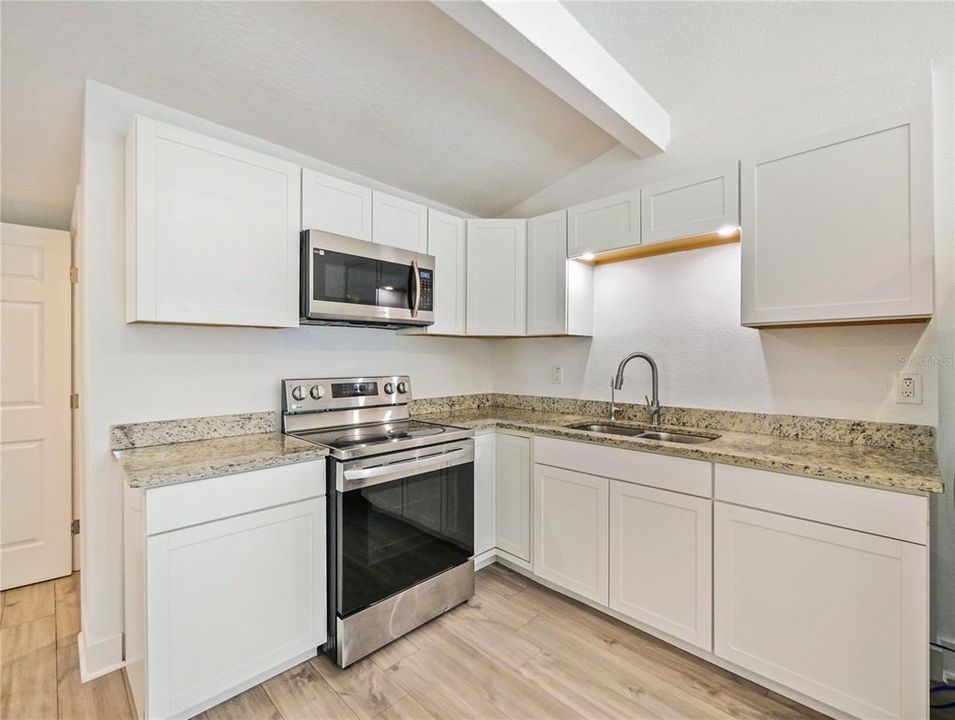 For Sale: $309,999 (3 beds, 2 baths, 1175 Square Feet)