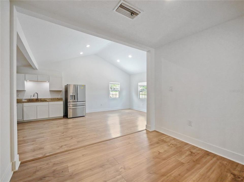 For Sale: $309,999 (3 beds, 2 baths, 1175 Square Feet)