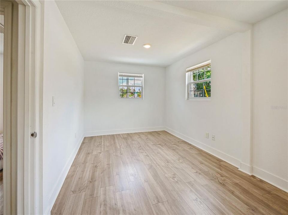 For Sale: $309,999 (3 beds, 2 baths, 1175 Square Feet)