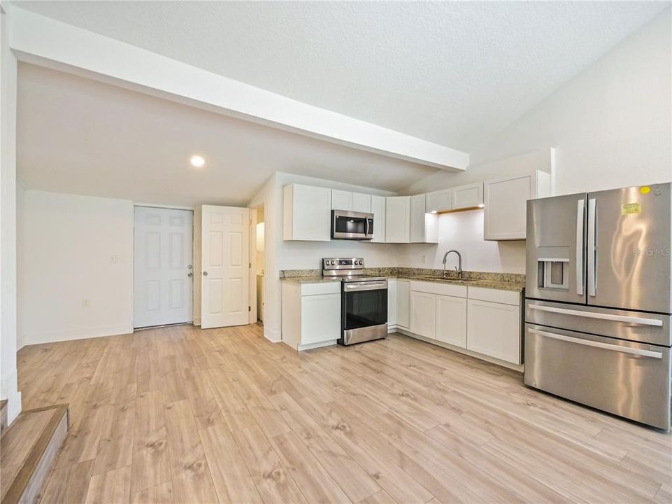 For Sale: $309,999 (3 beds, 2 baths, 1175 Square Feet)