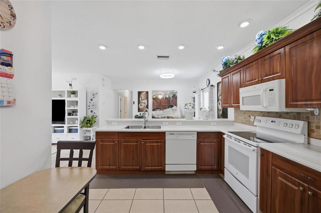 For Sale: $339,999 (3 beds, 2 baths, 1512 Square Feet)