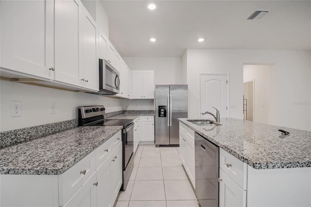 For Sale: $290,000 (3 beds, 2 baths, 1673 Square Feet)
