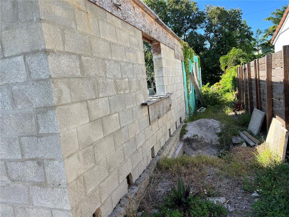 На продажу: $659,999 (0.16 acres)