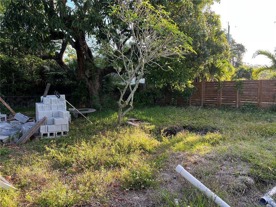 На продажу: $659,999 (0.16 acres)