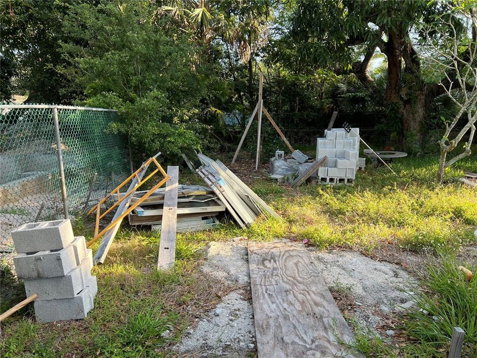На продажу: $659,999 (0.16 acres)