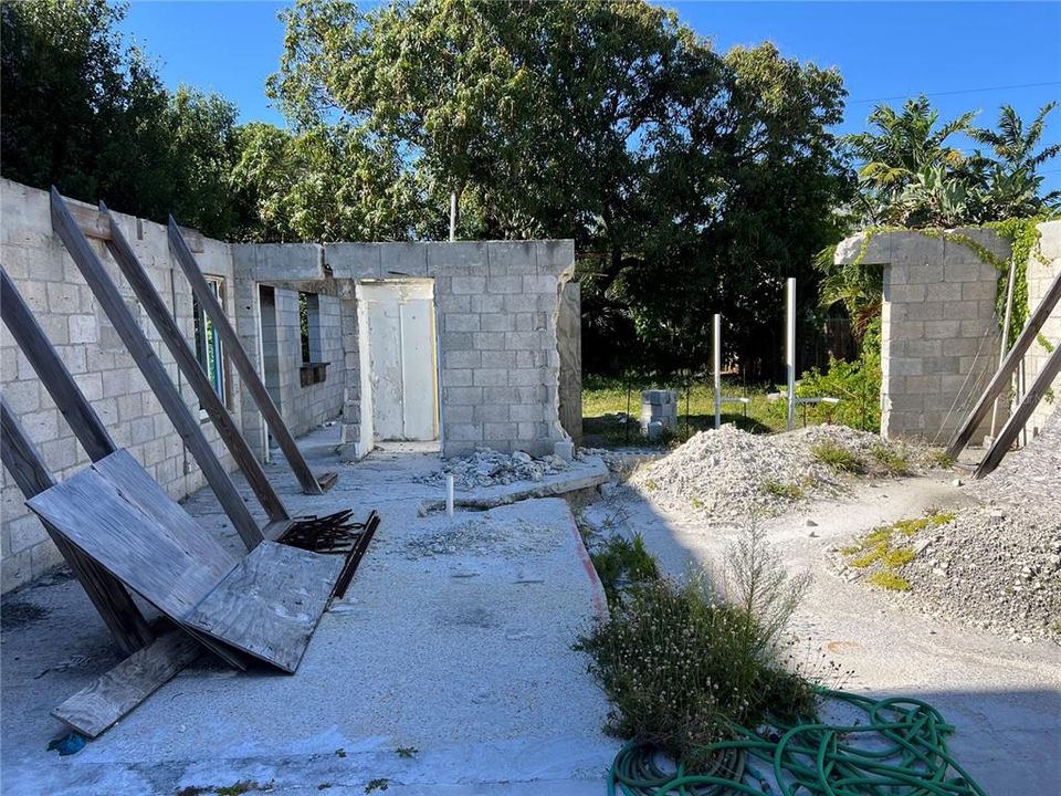На продажу: $659,999 (0.16 acres)