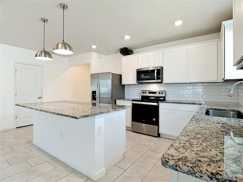 For Sale: $365,000 (4 beds, 2 baths, 1844 Square Feet)