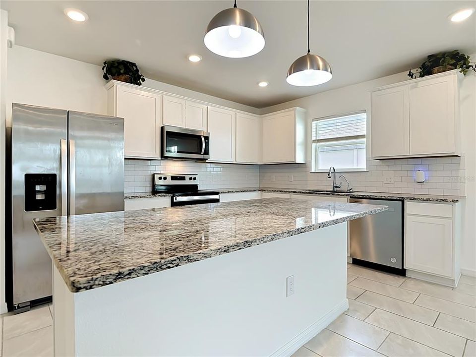 For Sale: $365,000 (4 beds, 2 baths, 1844 Square Feet)