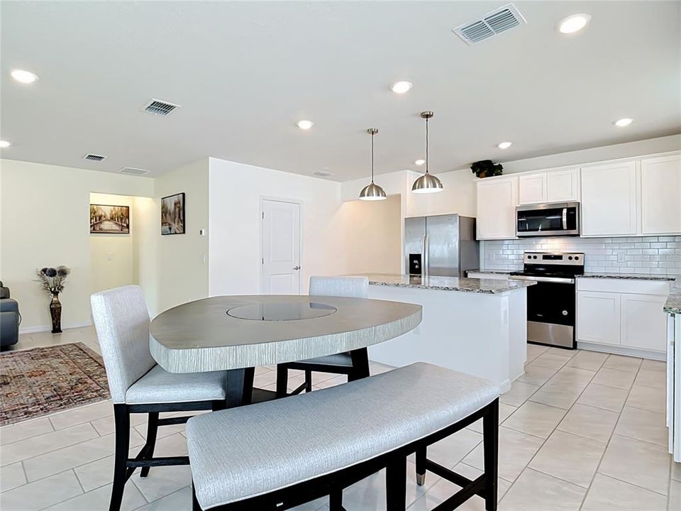 For Sale: $365,000 (4 beds, 2 baths, 1844 Square Feet)