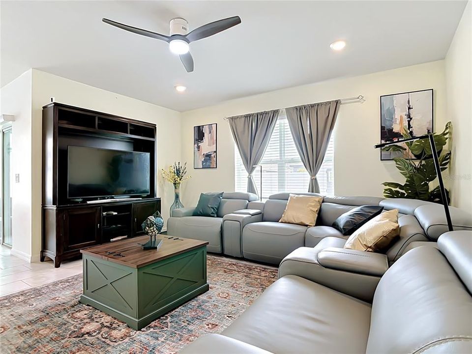 For Sale: $365,000 (4 beds, 2 baths, 1844 Square Feet)