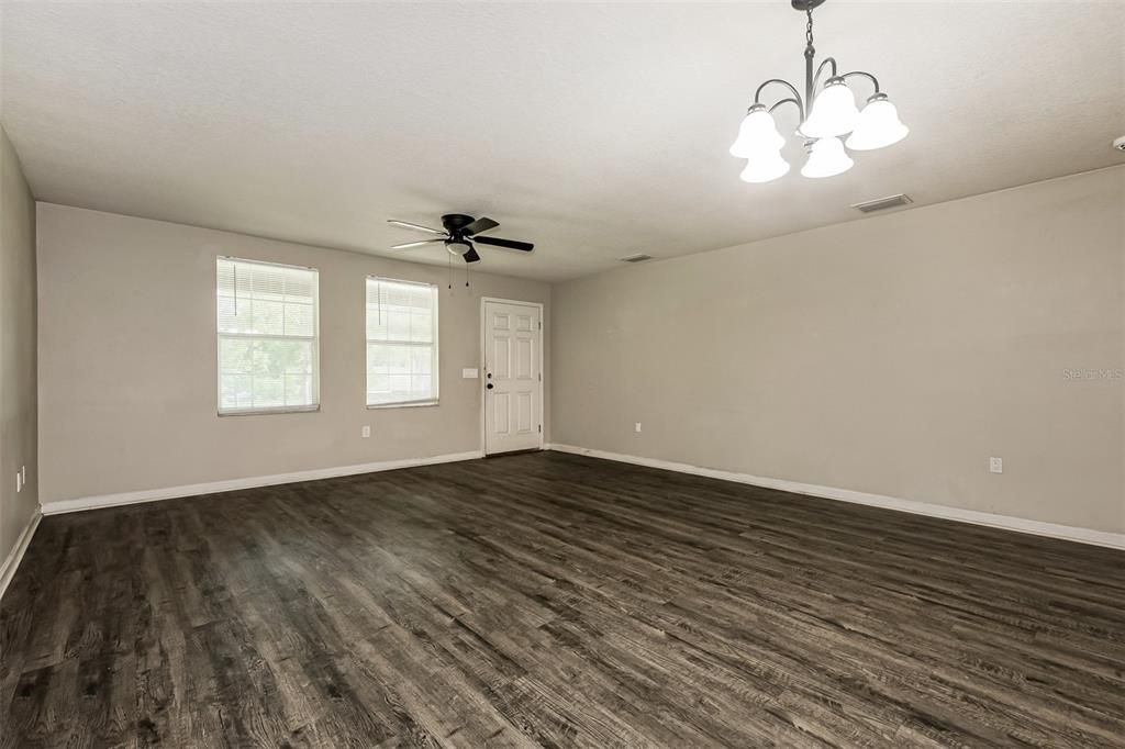 For Sale: $379,000 (3 beds, 2 baths, 1352 Square Feet)