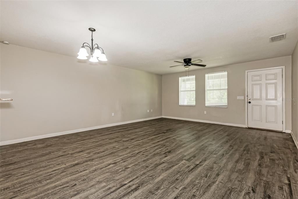 For Sale: $379,000 (3 beds, 2 baths, 1352 Square Feet)