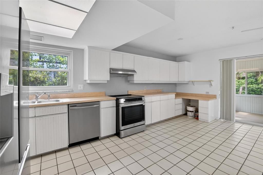 For Sale: $429,900 (3 beds, 2 baths, 1772 Square Feet)