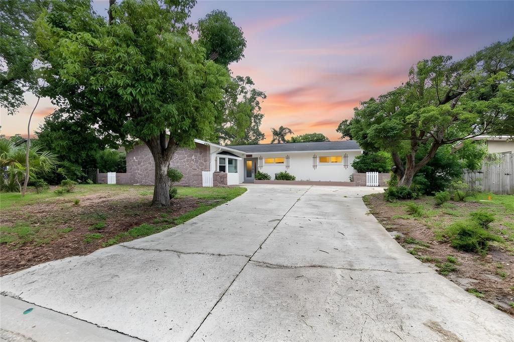 For Sale: $429,900 (3 beds, 2 baths, 1772 Square Feet)
