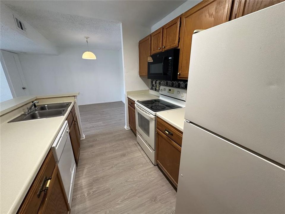 For Rent: $1,600 (2 beds, 2 baths, 969 Square Feet)