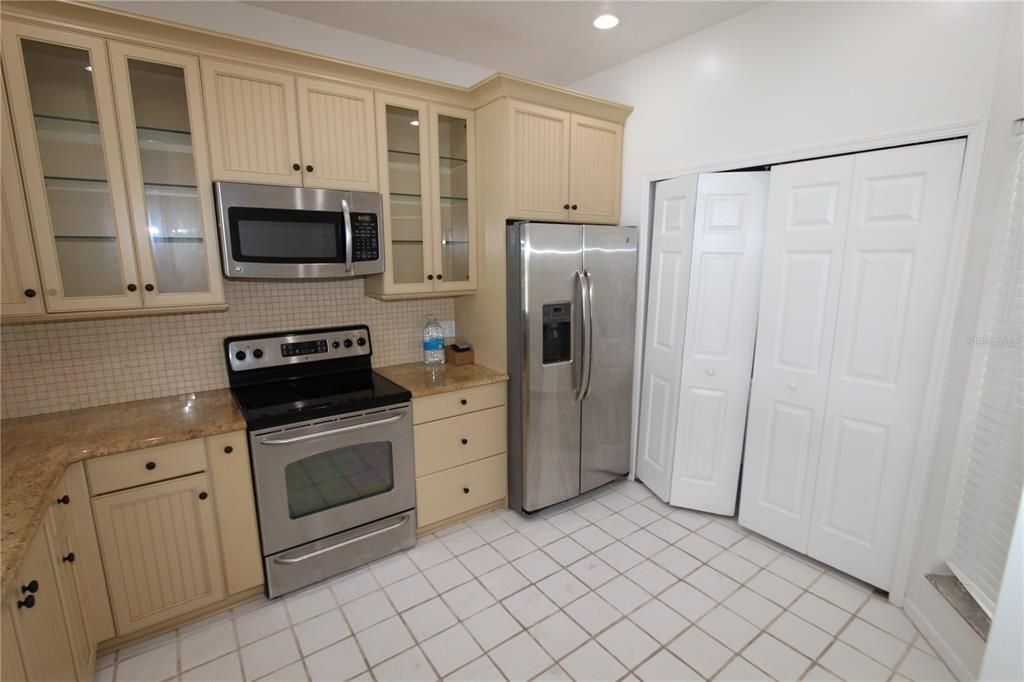For Rent: $2,295 (3 beds, 2 baths, 1408 Square Feet)