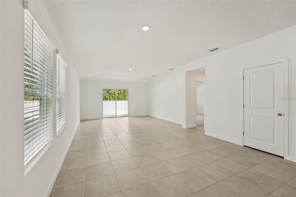 For Sale: $311,990 (4 beds, 2 baths, 1607 Square Feet)