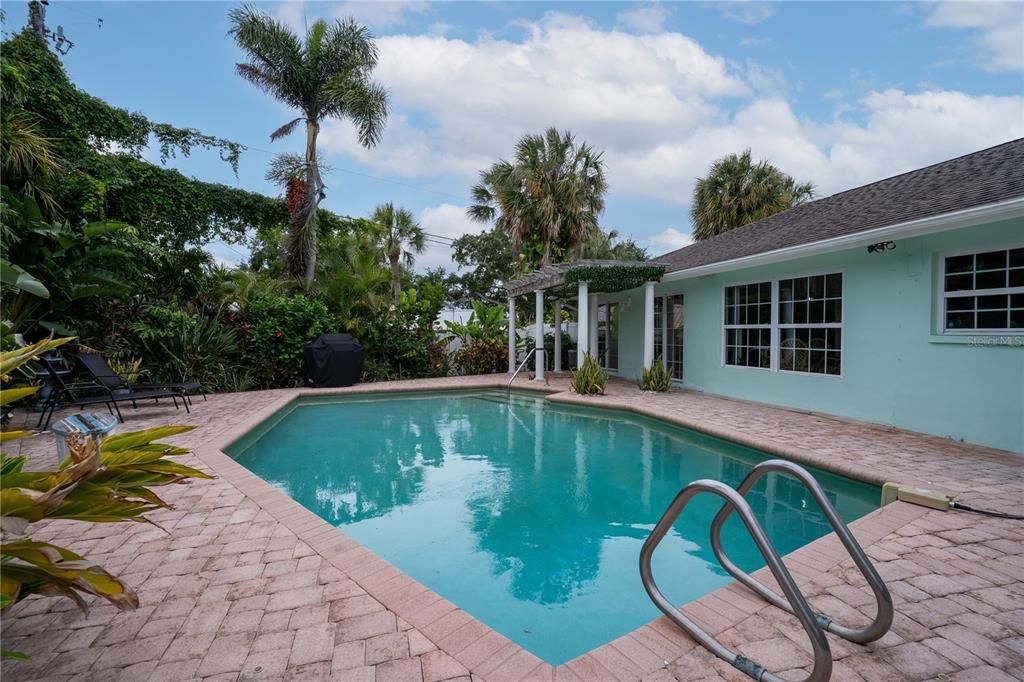 For Sale: $699,000 (3 beds, 2 baths, 2190 Square Feet)