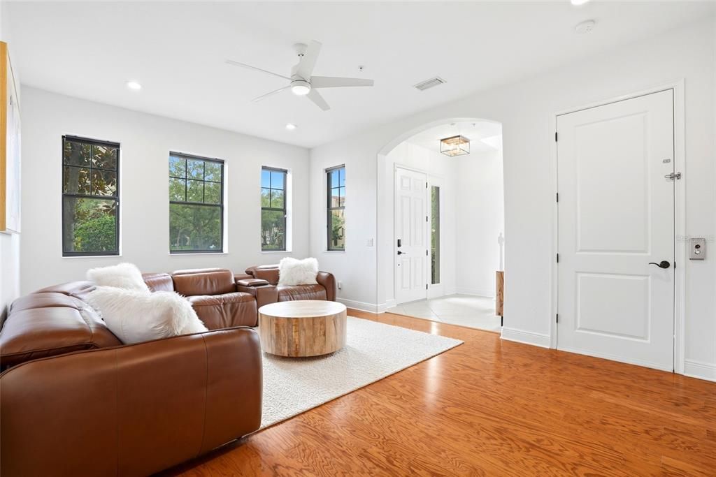 For Sale: $749,900 (3 beds, 3 baths, 2262 Square Feet)