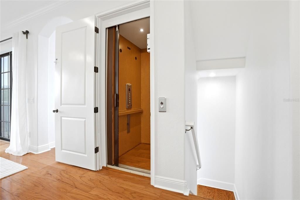 For Sale: $749,900 (3 beds, 3 baths, 2262 Square Feet)