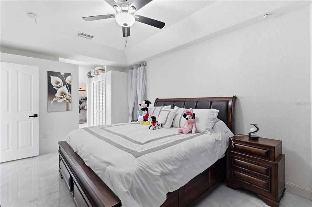 En Venta: $584,900 (5 camas, 4 baños, 2684 Pies cuadrados)