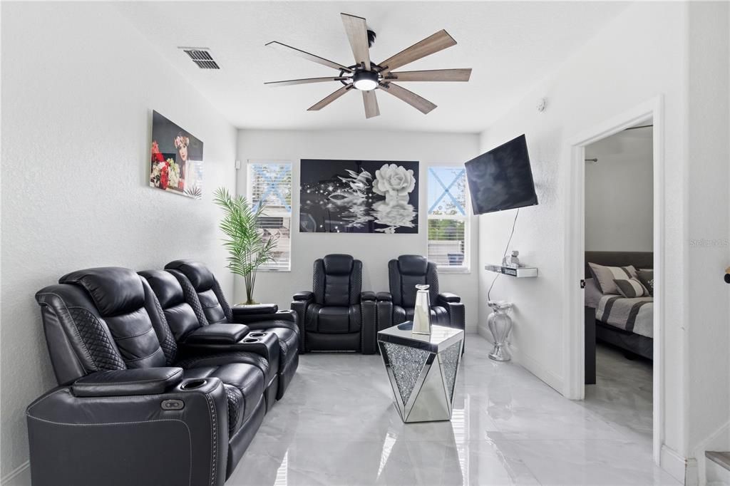 En Venta: $584,900 (5 camas, 4 baños, 2684 Pies cuadrados)