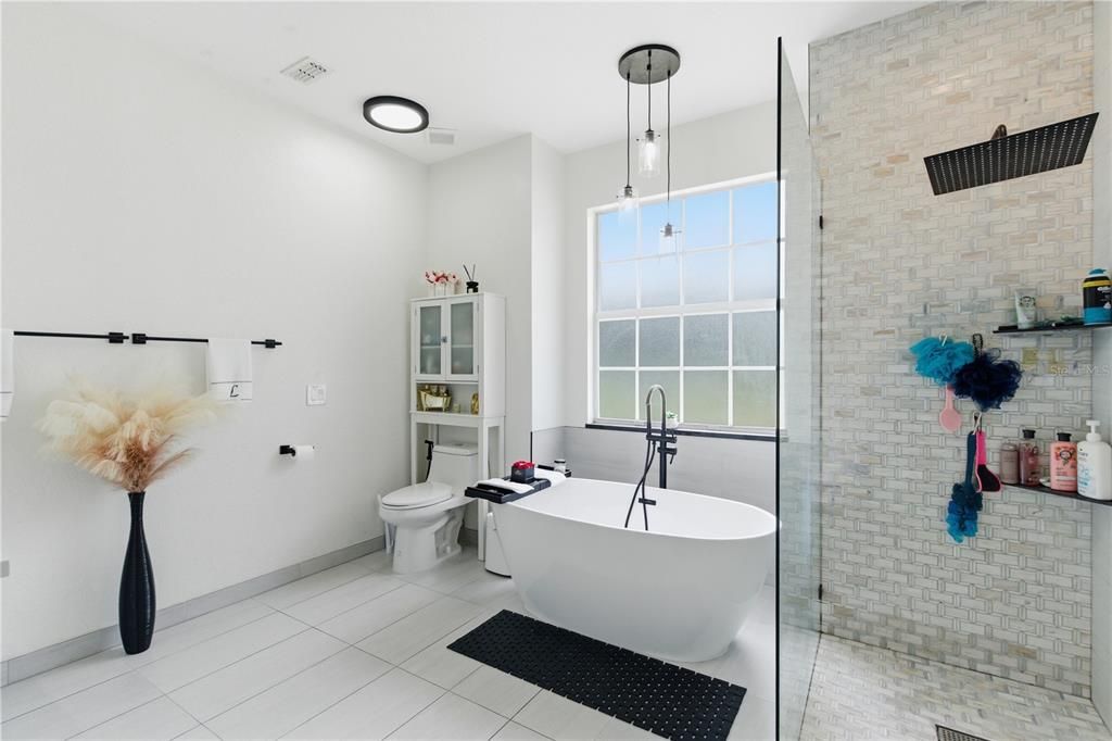 En Venta: $584,900 (5 camas, 4 baños, 2684 Pies cuadrados)