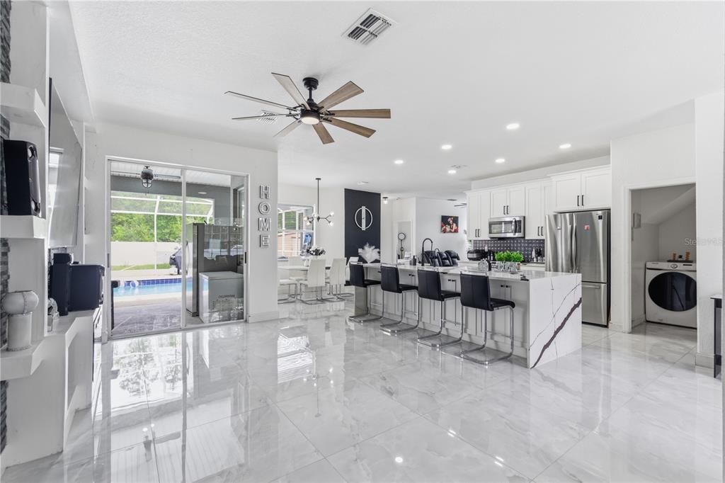 En Venta: $584,900 (5 camas, 4 baños, 2684 Pies cuadrados)