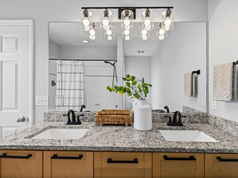 For Sale: $385,000 (2 beds, 2 baths, 1232 Square Feet)