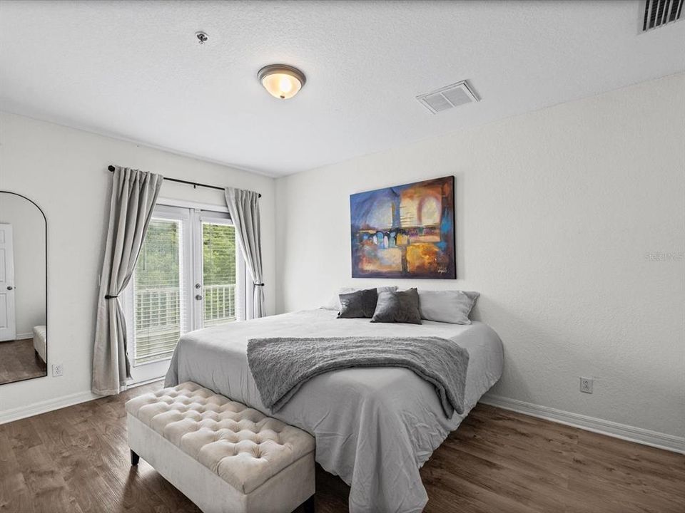 For Sale: $385,000 (2 beds, 2 baths, 1232 Square Feet)