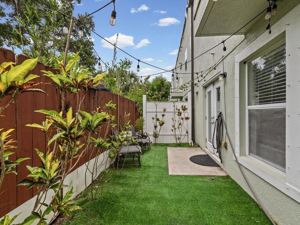 For Sale: $385,000 (2 beds, 2 baths, 1232 Square Feet)
