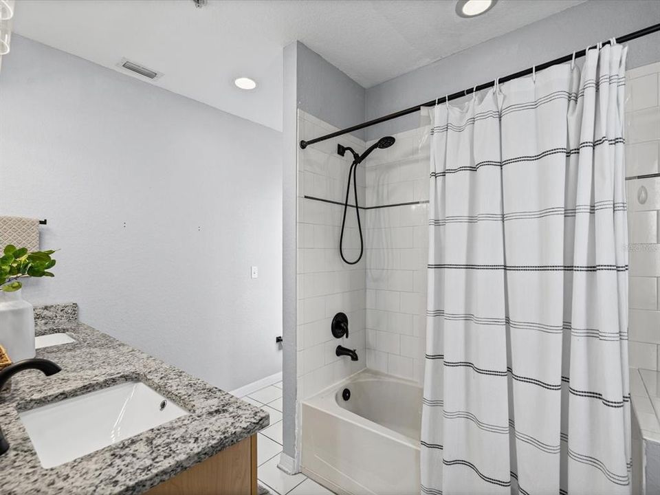For Sale: $385,000 (2 beds, 2 baths, 1232 Square Feet)